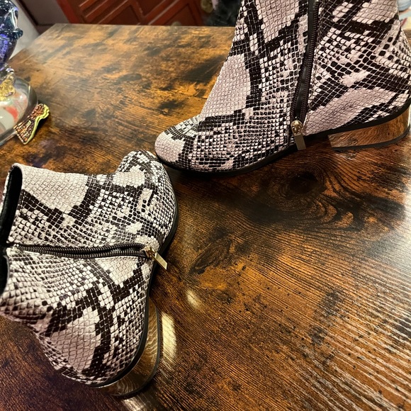 Faux snakeskin booties - Picture 7 of 11